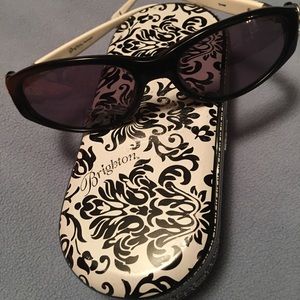 EUC - Cute Black & White “Brighton” Sunglasses 🕶